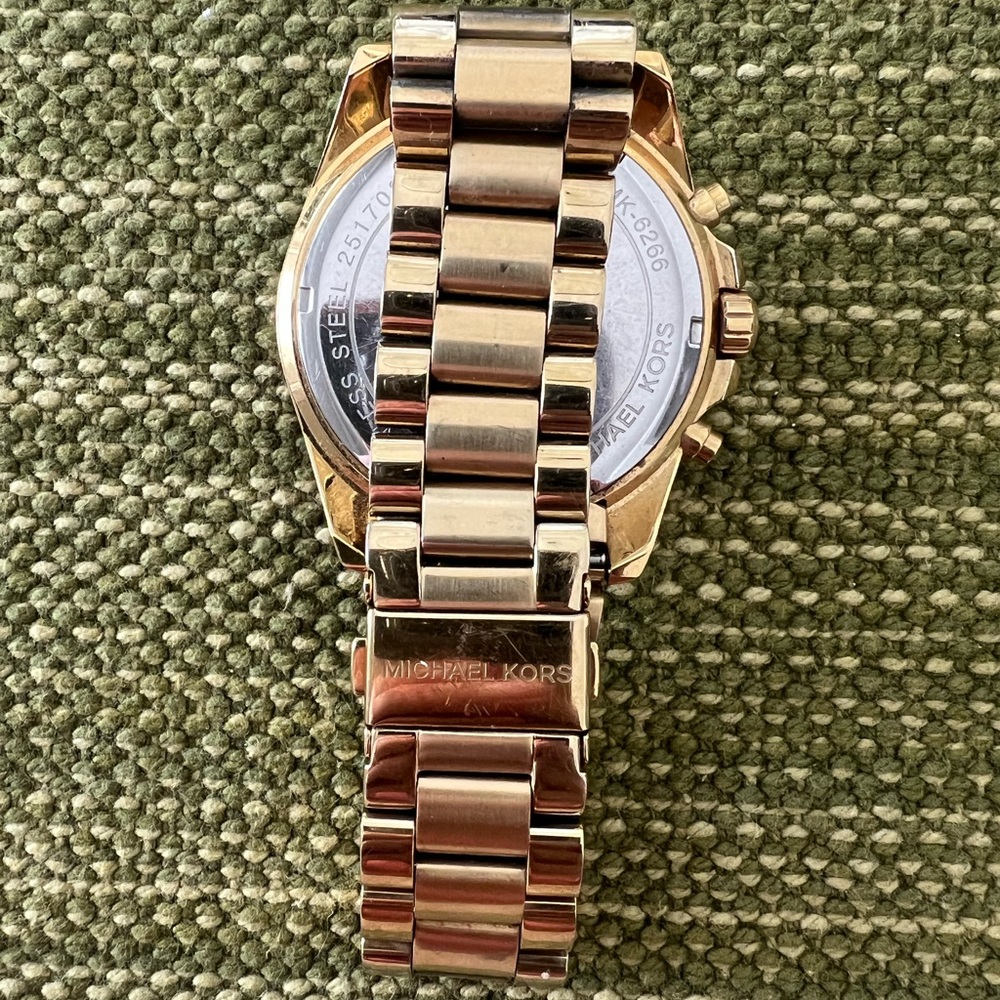 Michael Kors large face Gold watch - Picture 3 of 7